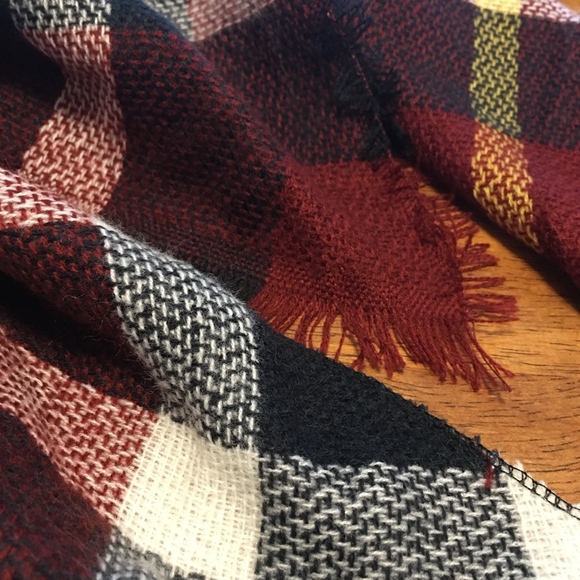 NWT Plaid Blanket Scarf Wrap - Picture 3 of 3